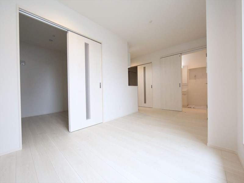 居室・リビング　ＬＤＫ11.1帖　システムキッチン　エアコン完備　同仕様写真