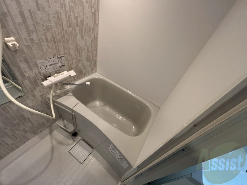 バス・シャワールーム　お風呂になります。一日の疲れを癒してくださいね。