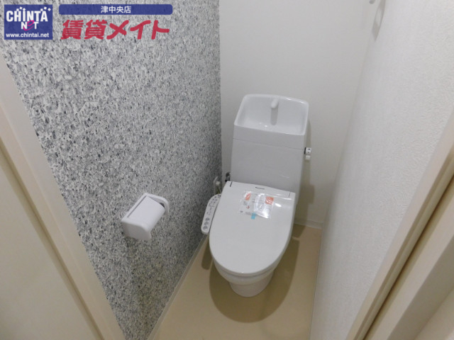 トイレ　同じ物件、別部屋の写真です