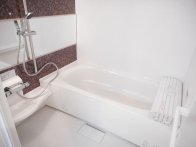 バス・シャワールーム　追い焚き給湯機能付き浴室