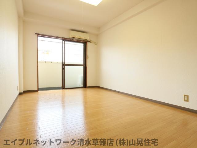 居室・リビング　ゆったり過ごせる居間です