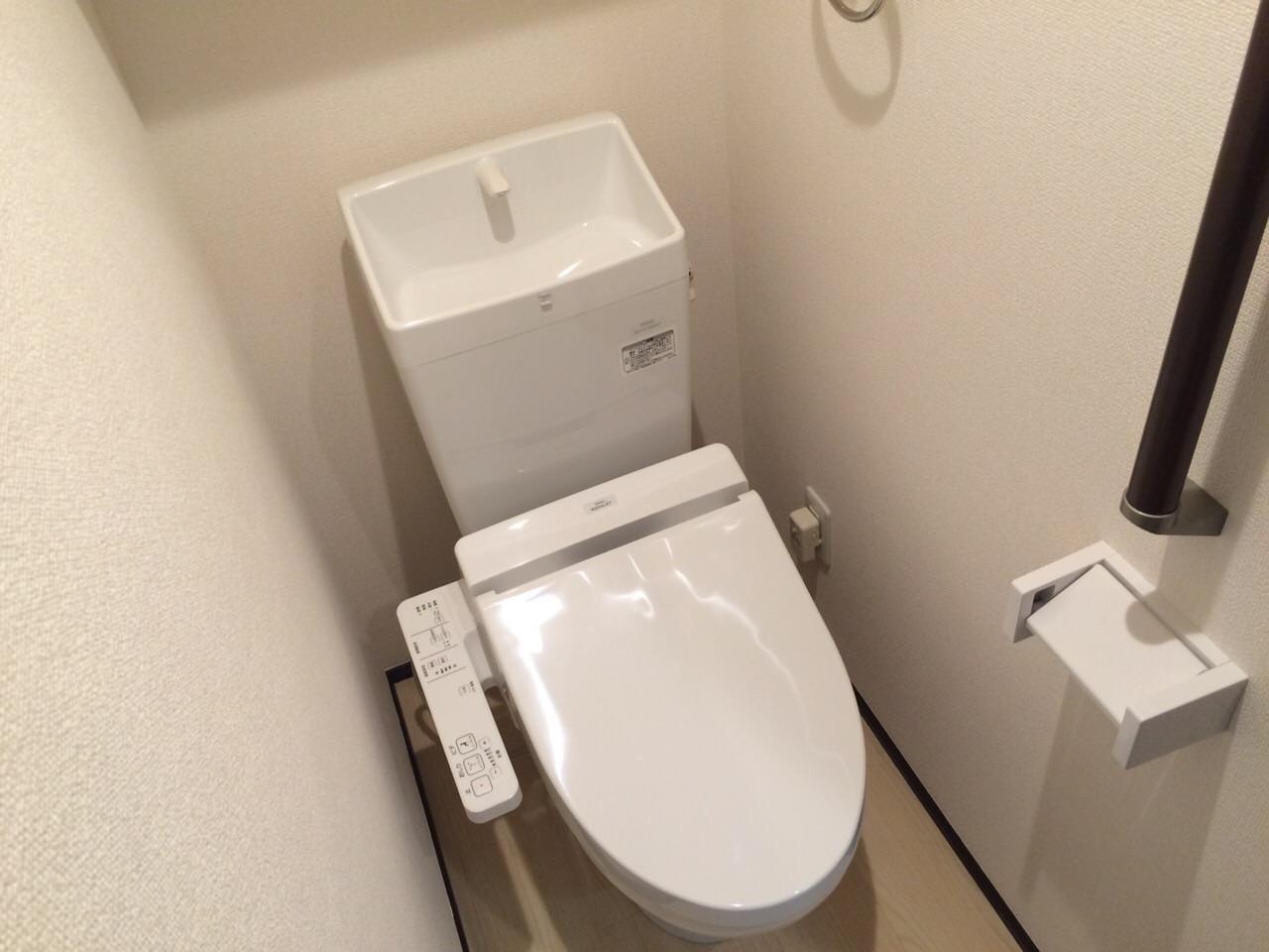 トイレ　温水洗浄便座