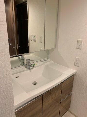 洗面設備　使いやすい独立洗面台です