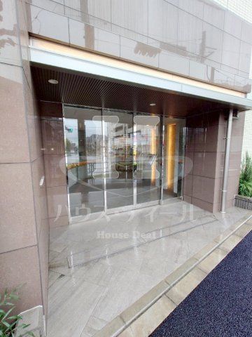 エントランス　落ち着いたエントランスです