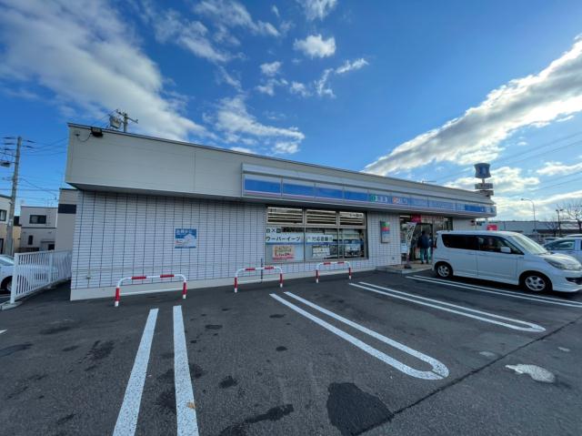 コンビニ　ローソン（コンビニ）まで908m