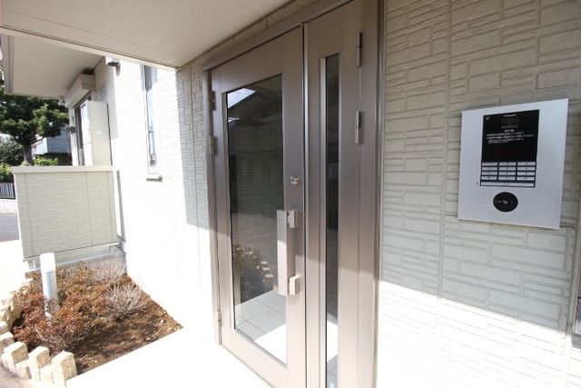 エントランス　安心のオートロック付