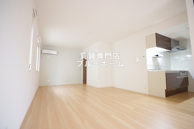 居室・リビング　14.7帖の広いリビングです！