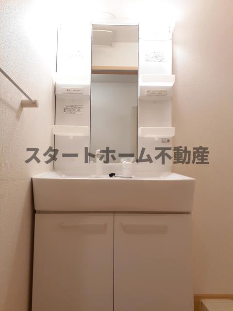 洗面設備　スペースが確保できる洗面所です