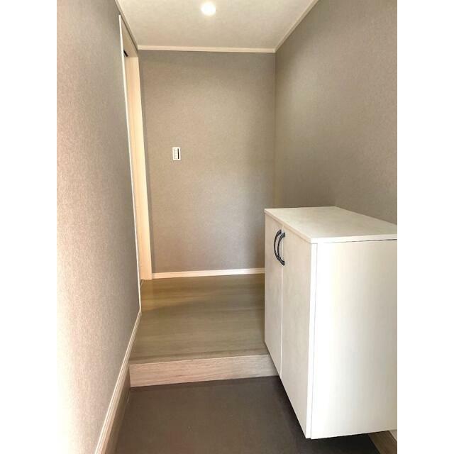 玄関　シューズボックスは棚の高さが調節可能で、ブーツも置けます！※