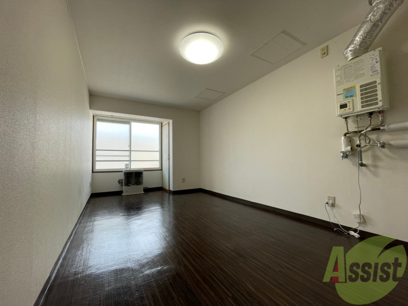 居室・リビング　８帖の洋室です。フローリングの色も落ち着きがあってＧｏｏｄ。