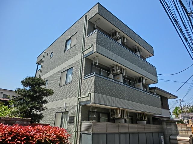 建物外観　鉄骨造地上3階建て