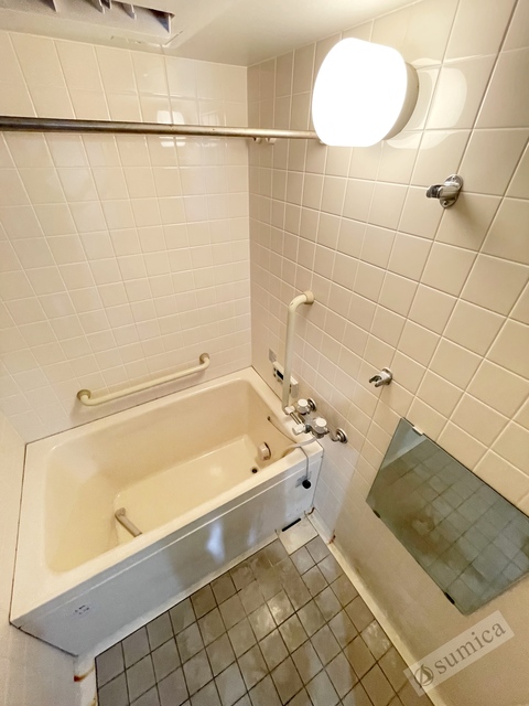 バス・シャワールーム　ちょうど良いサイズ。お掃除もラクラクです。