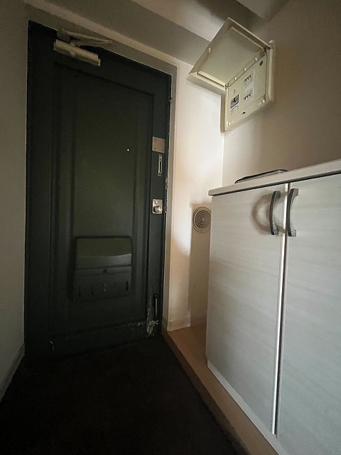 玄関　同物件、別号室のものです。