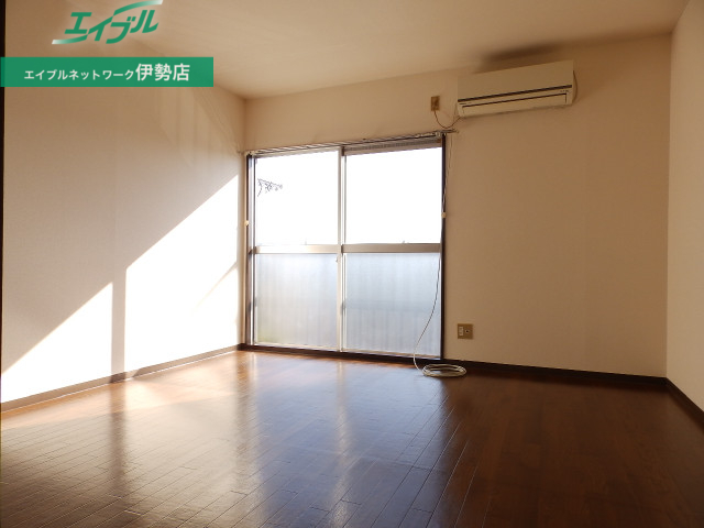 居室・リビング　写真は同型です。