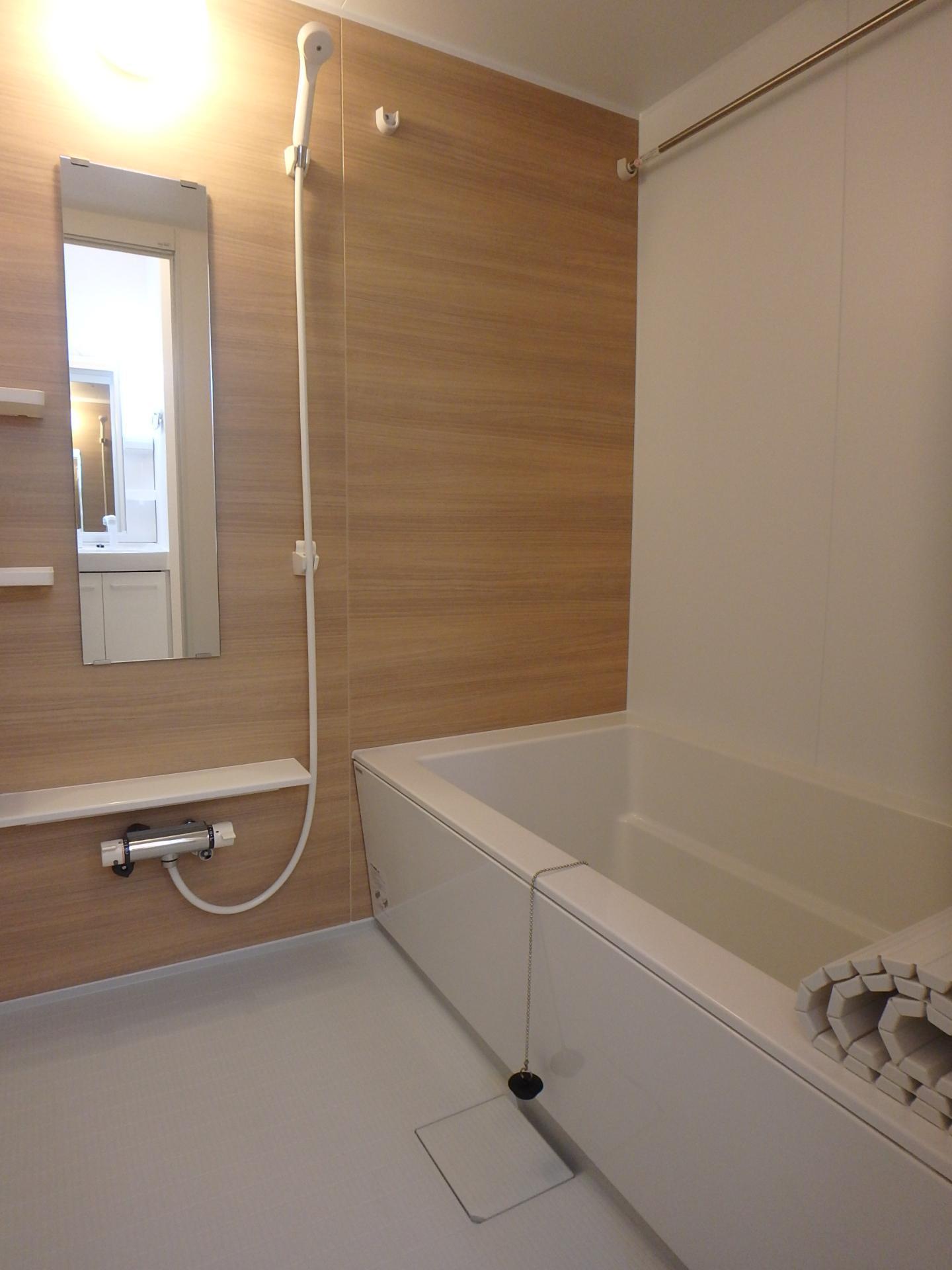 バス・シャワールーム　追い焚き機能や浴室乾燥機付