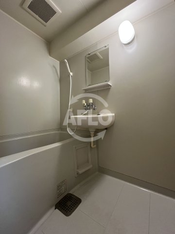 バス・シャワールーム　ノルデンハイム東三国　浴室