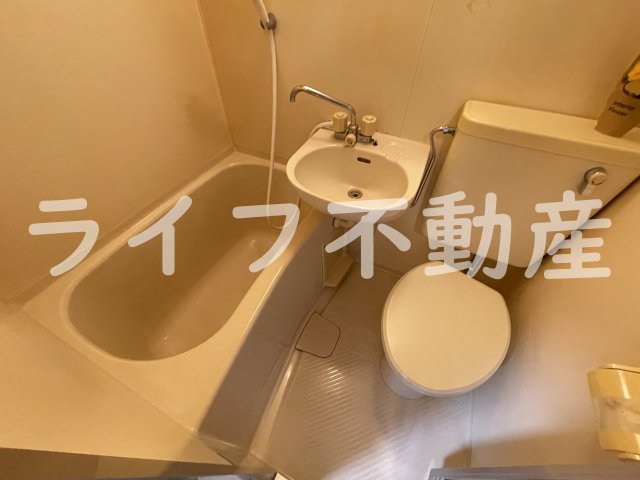 バス・シャワールーム　コンパクトで使いやすいお風呂です