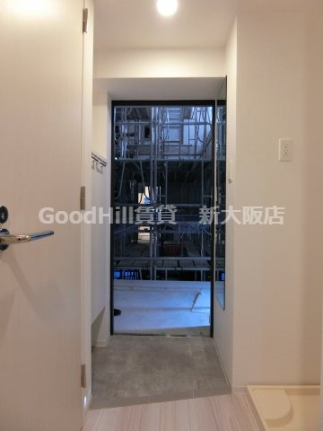 玄関　セレニテ西中島アリア壱番館