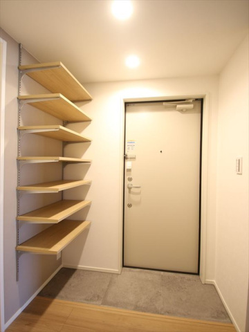 玄関　玄関　シューズボックス完備