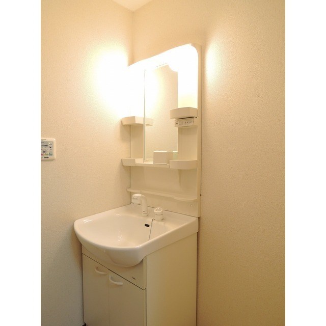 洗面設備　朝に便利な独立洗面台完備♪