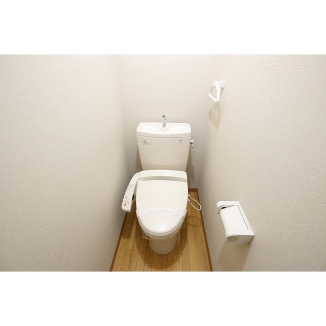 トイレ　温水洗浄便座