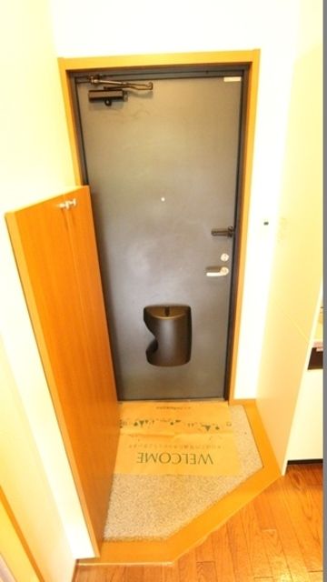 玄関　★一人暮らしには十分なスペース★