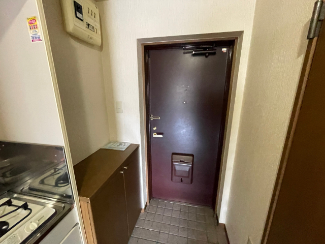 玄関　玄関に靴箱があります。
