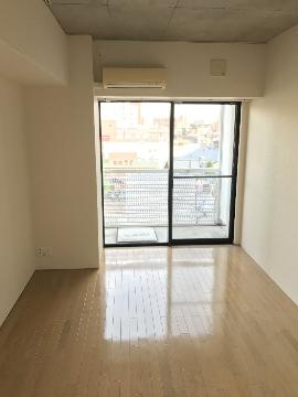 居室・リビング　室内