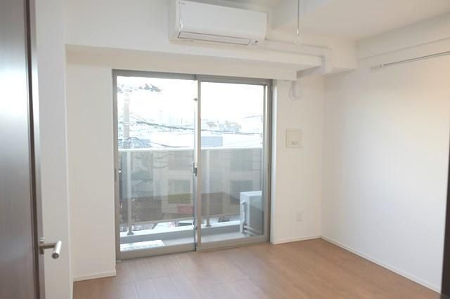 居室・リビング　別号室参考写真です