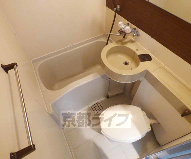 バス・シャワールーム　広々とした浴室です。