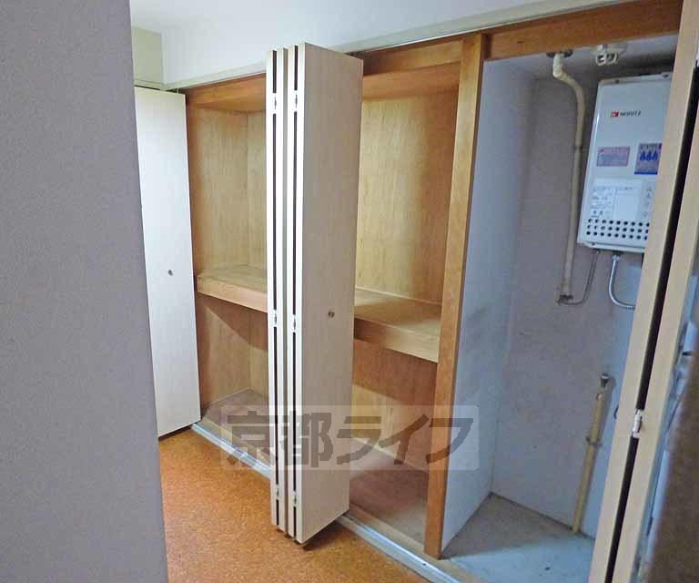 収納　広々とした収納です。