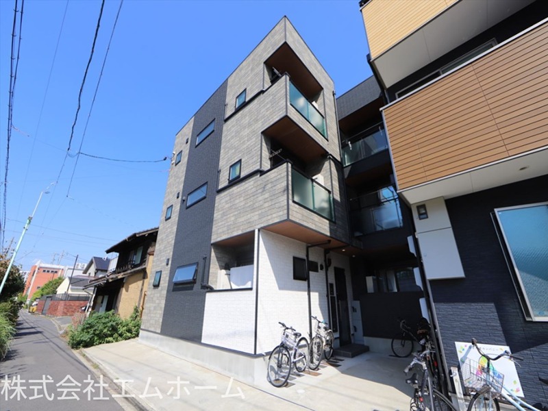 建物外観　デザイナーズ　オートロック付