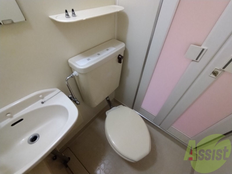 トイレ　こちらはトイレです。清潔感があり、安心して使用できます。