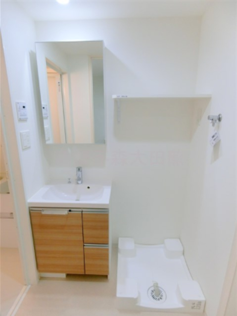 洗面設備　洗面脱衣所　独立洗面台と洗濯機置き場