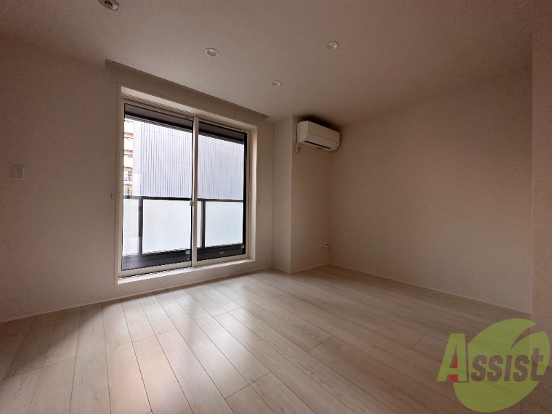 居室・リビング　１３．４帖の広々とした洋室です、開放感がありますね。