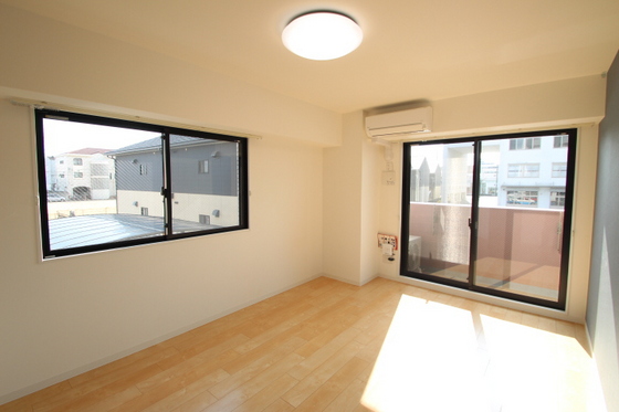 居室・リビング　※他号室の写真です。