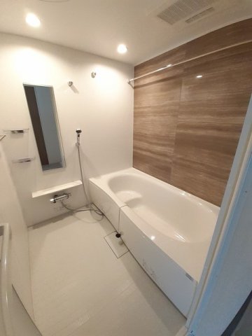 バス・シャワールーム　追い焚き・浴室乾燥機付きのお風呂です♪