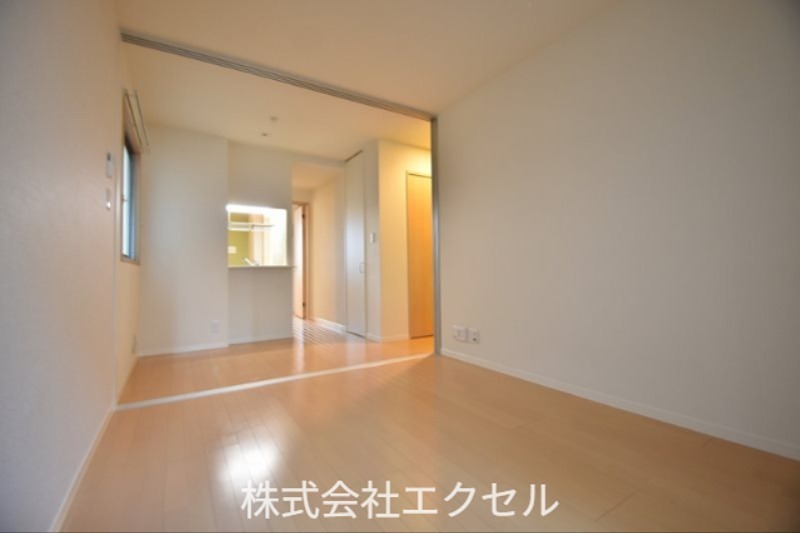 居室・リビング　綺麗で広々としております。