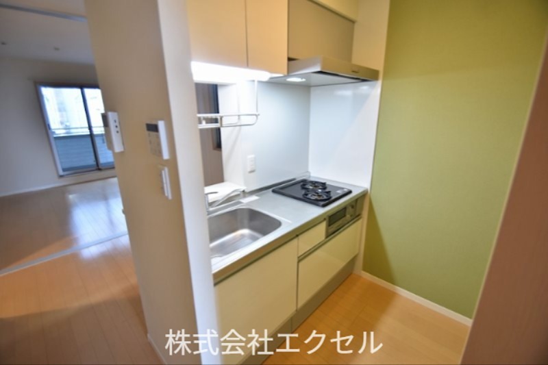 キッチン　2口コンロ付きのシステムキッチン。