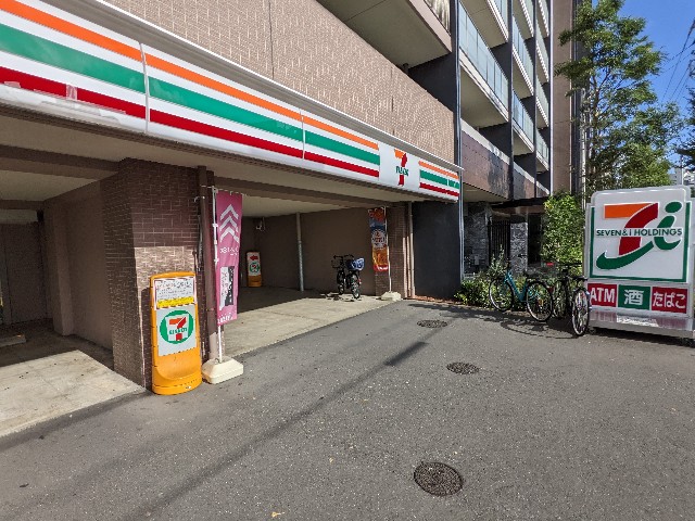 コンビニ　セブンイレブン川崎戸手町店（コンビニ）まで338m