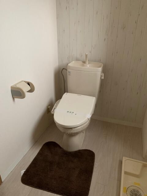 トイレ　別部屋参考写真となります
