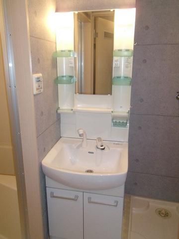 洗面設備　シャワードレッサーの洗面台です