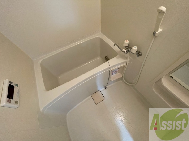 バス・シャワールーム　バスルームはこちらです。広々としてゆったり休めます。