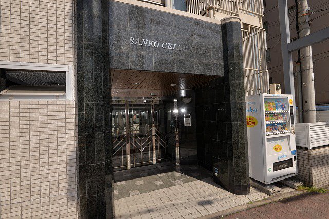 エントランス　落ち着いたエントランスです