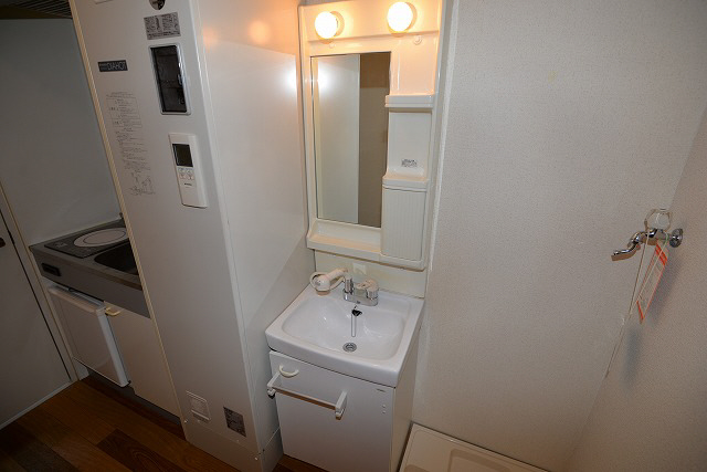 洗面設備　ゆったりとスペースのある洗面所