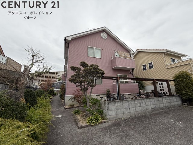 建物外観　敷地内に駐車場あります！