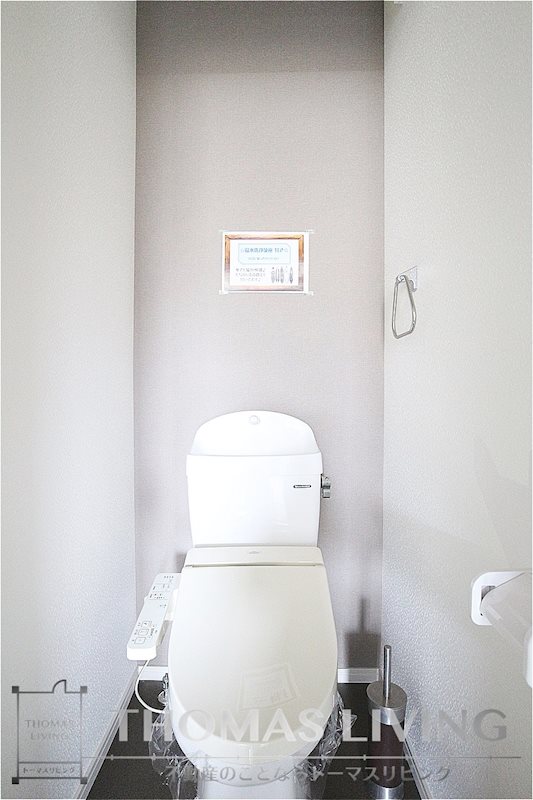 トイレ　温水洗浄便座付きで快適です。