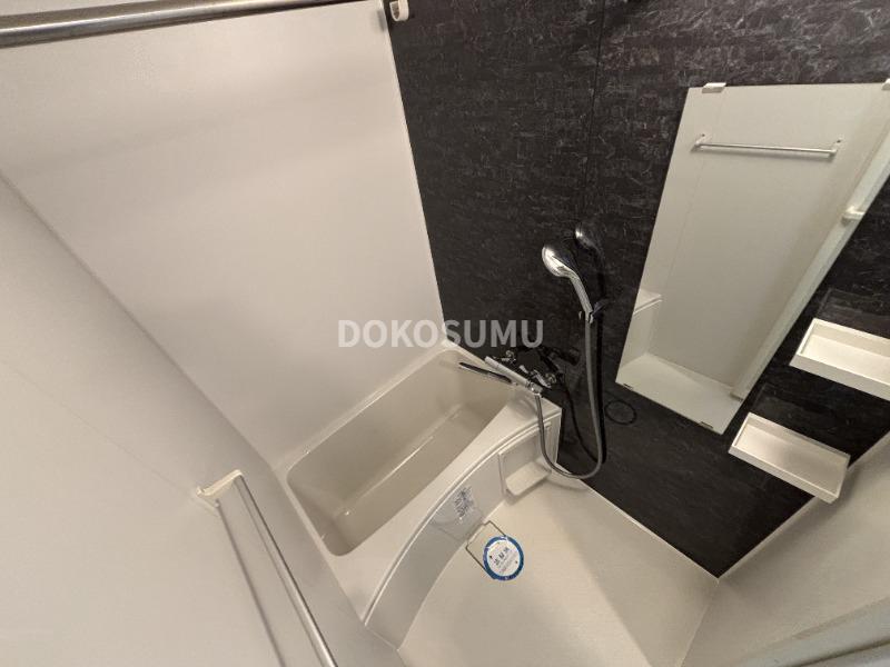 バス・シャワールーム　一日の疲れをやさしく癒やす、清潔感あふれるリラックスバス。