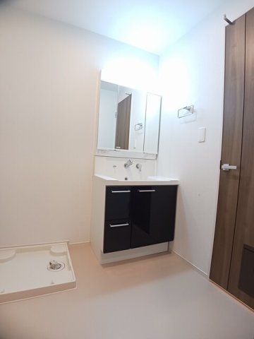 洗面設備　コンパクトで使いやすい洗面所