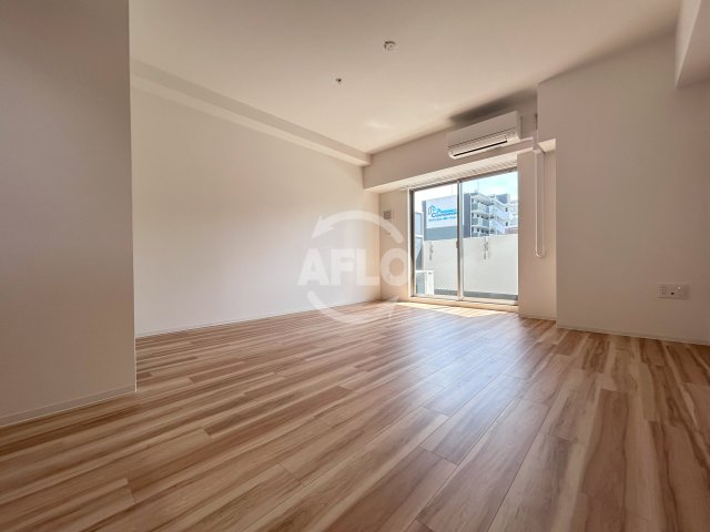 居室・リビング　セレニテフラン本町　リビング